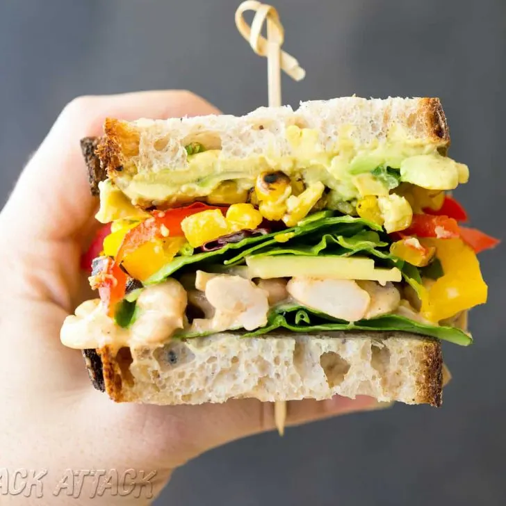Chipotle White Bean Salad Sandwich - Super flavorful, #vegan and soy-free!