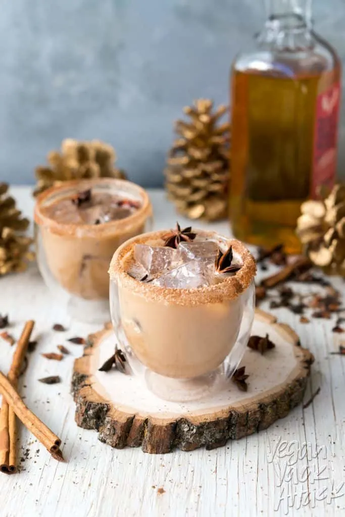 This Iced Cinnamon Whiskey Chai is spicy, cool and perfect for the holidays! Made with delicious Rebbl Ashwaganda Chai Elixir @Veganyackattack #rebbl