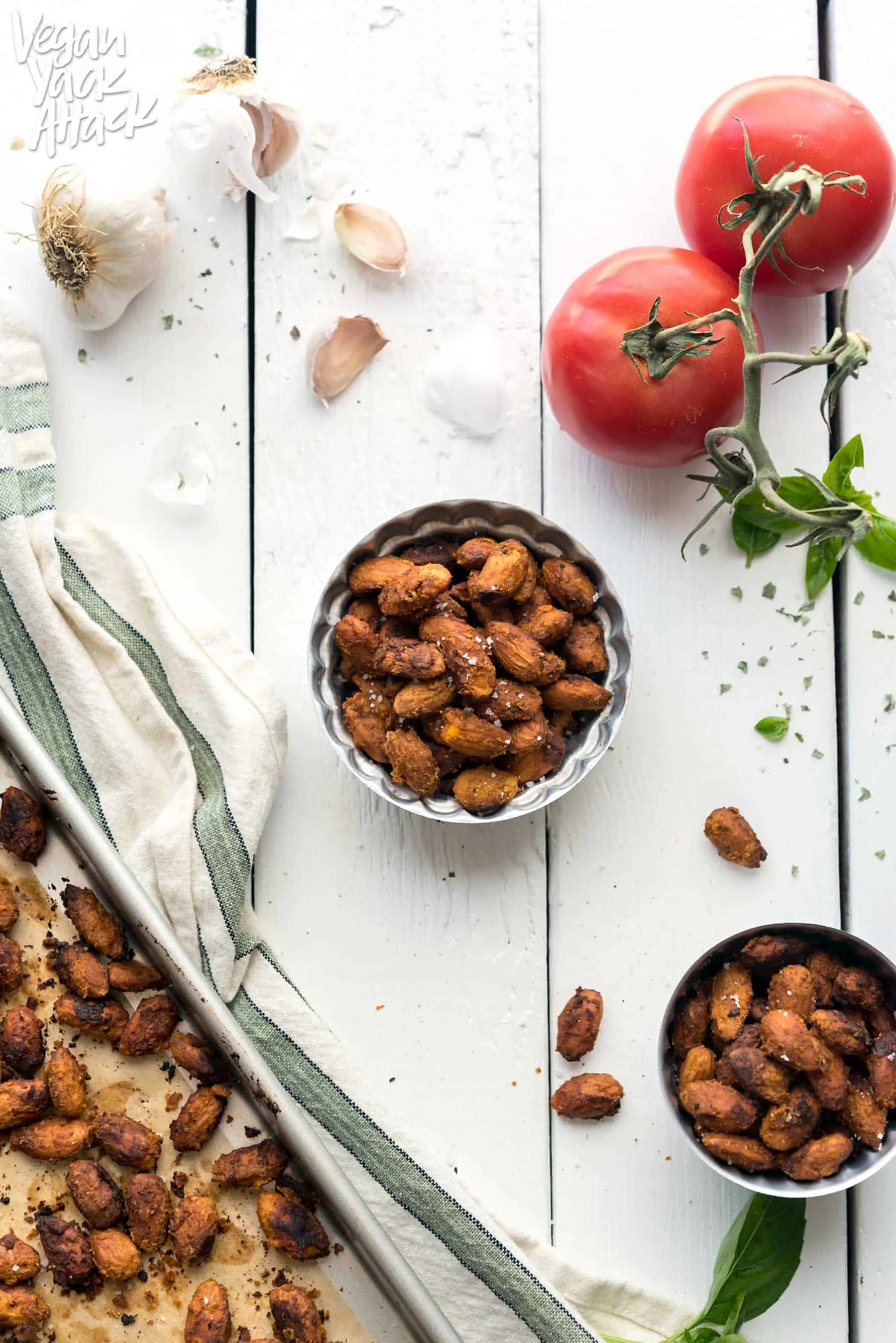 Pizza-Roasted Almonds! Has 8 ingredients, is easy-to-make, and an absolutely delicious, healthy snack! Vegan, Gluten-free, Soy-free #veganyackattack
