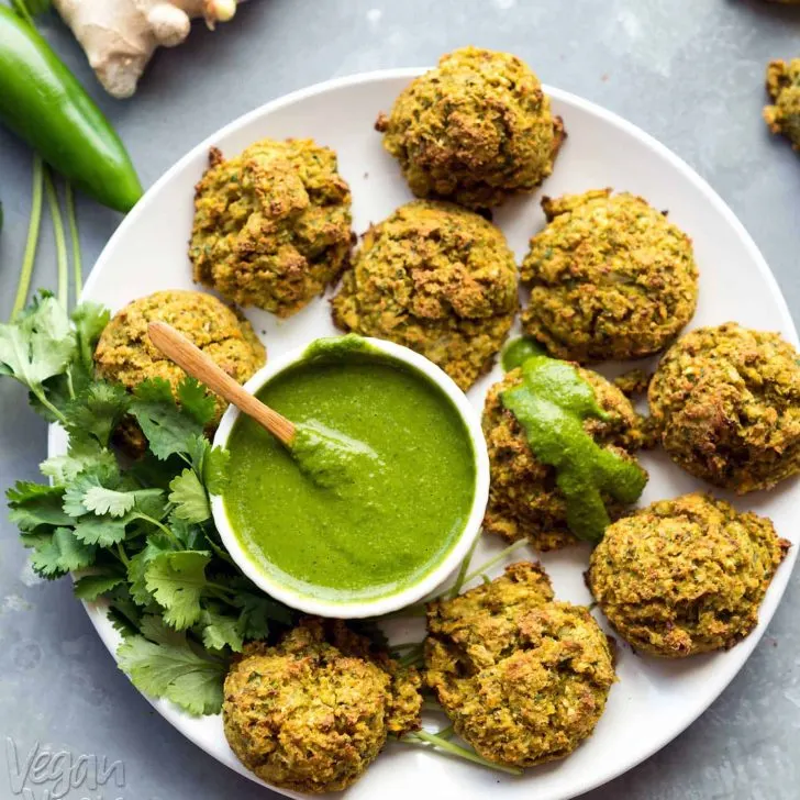 These Baked Vegetable Pakoras are an amazing way to get tons of veggies into super-delicious, baked bites! Recipe from Vegan Richa’s Everyday Kitchen, and is #vegan, #soyfree, #nutfree, and has a #glutenfree option!
